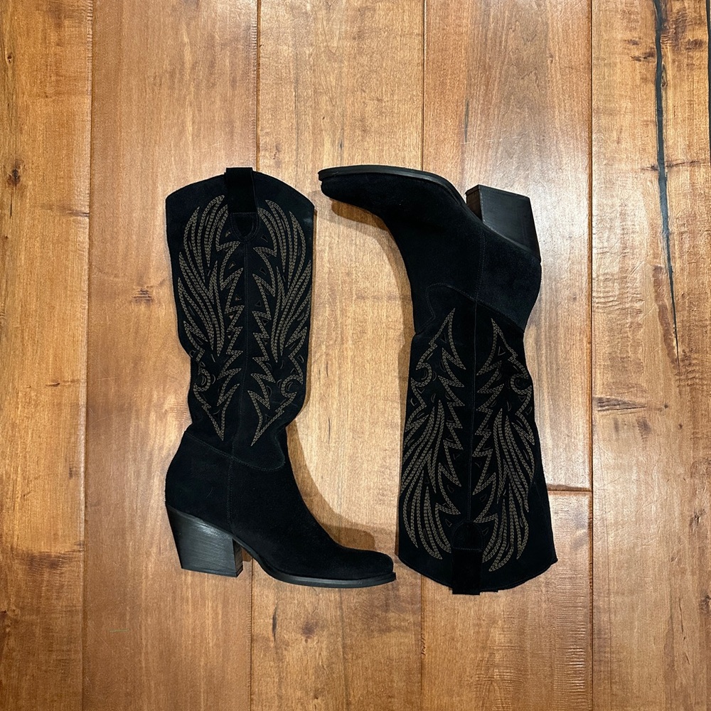 Elegant Black Embroidered Heeled Boots